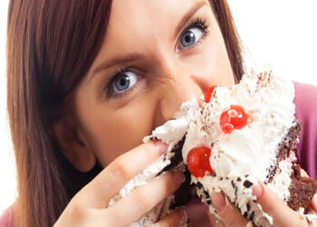 Tıkınırcasına Yeme Bozukluğu (Binge Eating Desorder) Nedir? Belirtileri Nelerdir?