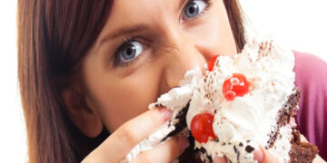 Tıkınırcasına Yeme Bozukluğu (Binge Eating Desorder) Nedir? Belirtileri Nelerdir?