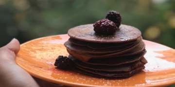 Besleyici Kahvaltılar İçin: Keçiboynuzu Unlu Krep Tarifi Nasıl Yapılır?