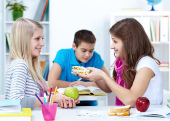 Adölesan (Ergenlik) Döneminde Beslenme Nasıl Olmalıdır? Ergenlerde Zayıflık Görülme Sıklığı Nedir?