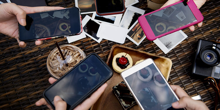 Sosyal Medyadaki Beslenme Bilgileri Ne Kadar Doğru? Beslenme Bilgisi Edinirken Nelere Dikkat Edilmeli?